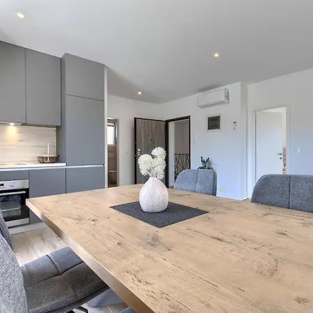 Cancar By Interhome